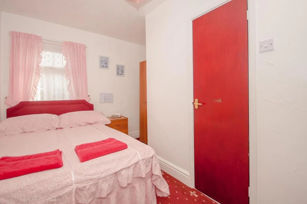 Bed & Breakfast The Ferndale Hotel Blackpool United Kingdom