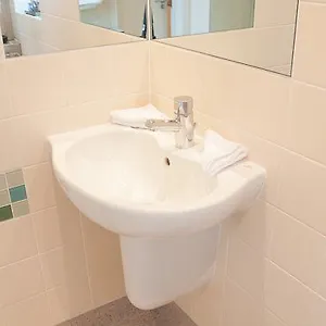https://clarendon-artillery-lane.cambridgehotelsuk.com